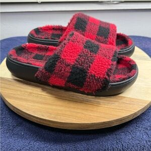 Fleece Lined Crocs (Women’s 9)